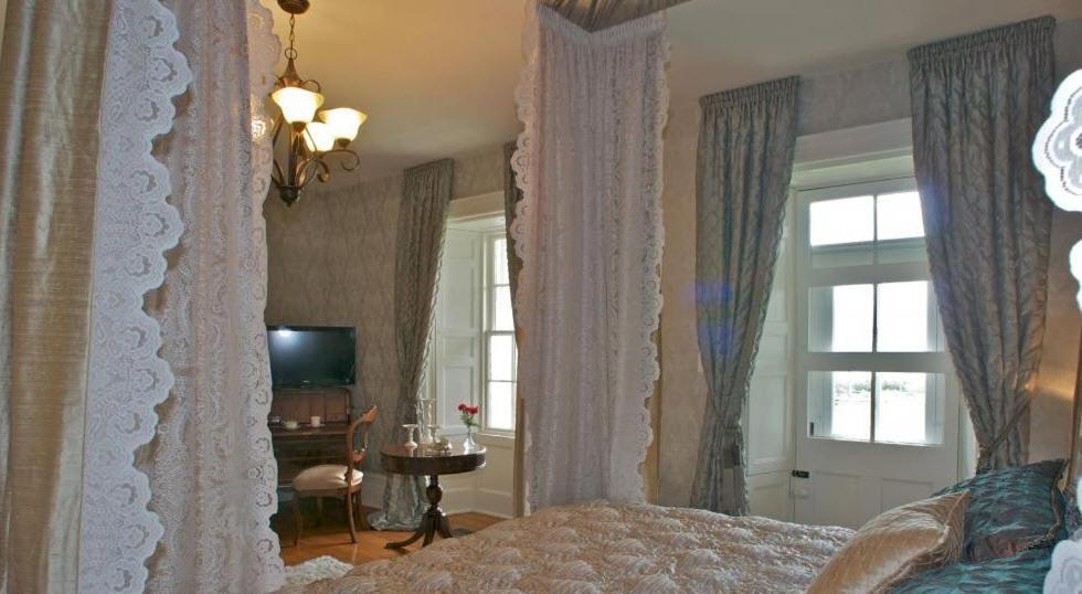 Maplehurst Manor Bed & Breakfast Brockville Room photo