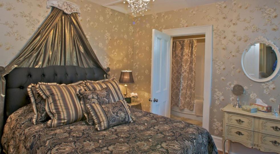 Maplehurst Manor Bed & Breakfast Brockville Room photo